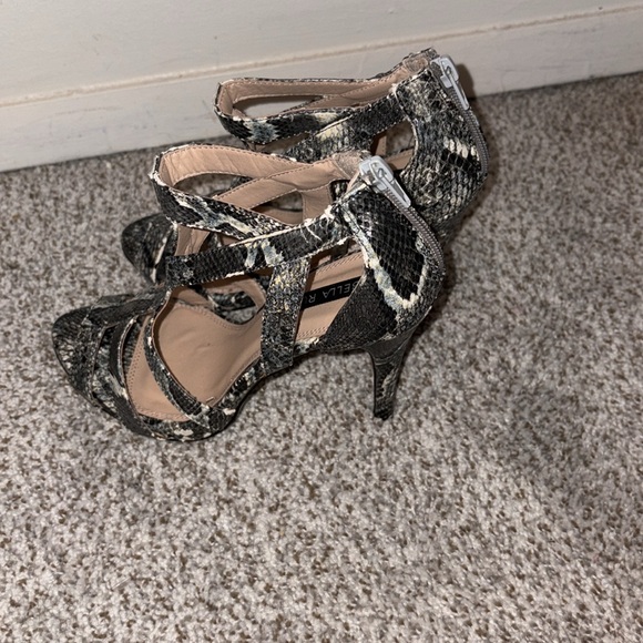 Zabella Rue - Picture 2 of 5